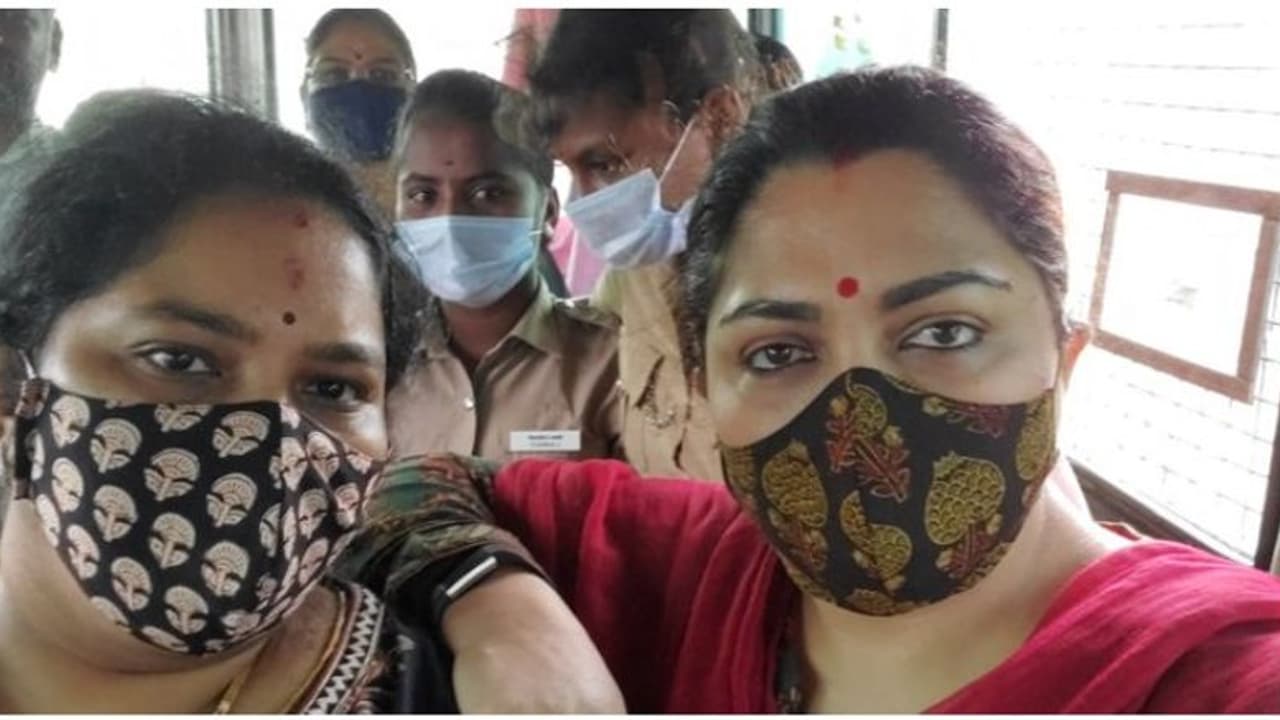 ತಮಿಳುನಾಡು ಬಿಜೆಪಿ ನಾಯಕಿ, ನಟಿ ಖುಷ್ಬೂ ಸುಂದರ್ ಬಂಧನ! ತಮಿಳುನಾಡು ಬಿಜೆಪಿ ನಾಯಕಿ, ನಟಿ ಖುಷ್ಬೂ ಸುಂದರ್ ಬಂಧನ!