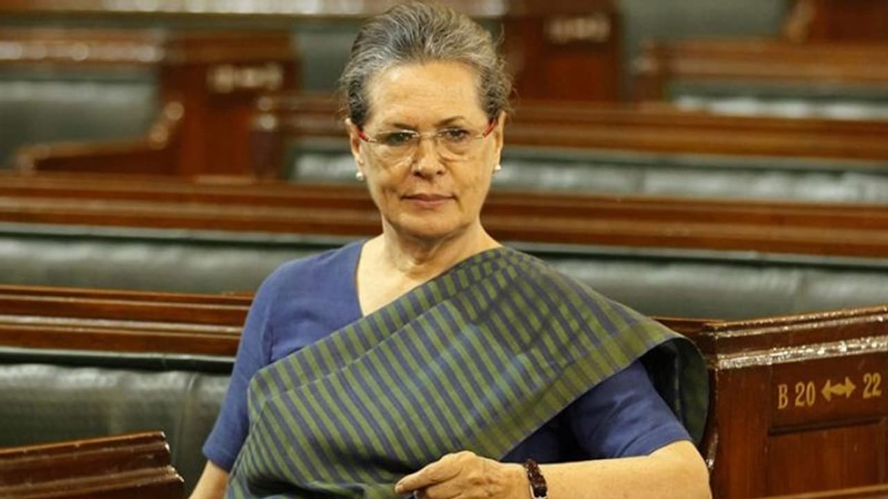 കെപിസിസി പുനഃസംഘടന; നടപടികള് വൈകരുതെന്ന് ഹൈക്കമാന്ഡ്, സോണിയയുമായി നേതാക്കളുടെ കൂടിക്കാഴ്ച കെപിസിസി പുനഃസംഘടന; നടപടികള് വൈകരുതെന്ന് ഹൈക്കമാന്ഡ്, സോണിയയുമായി നേതാക്കളുടെ കൂടിക്കാഴ്ച