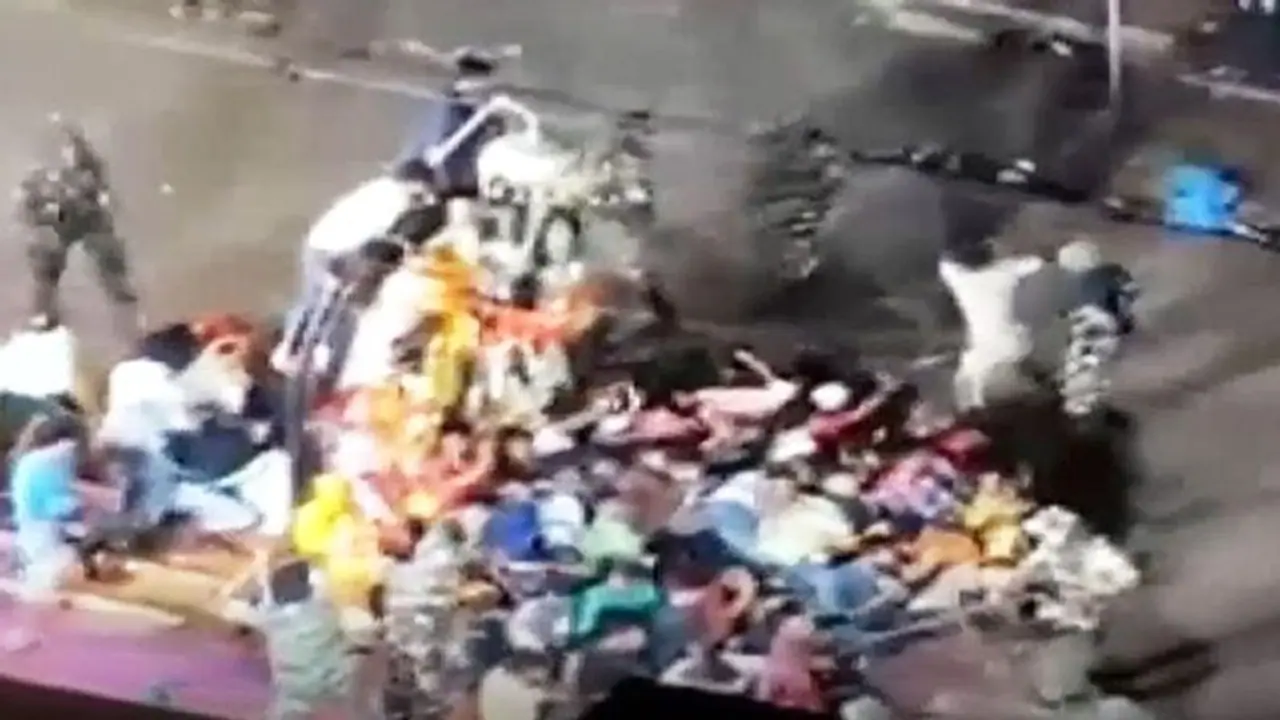 Firing during Durga idol immersion in Bihar's Munger, 1 dead Firing during Durga idol immersion in Bihar's Munger, 1 dead