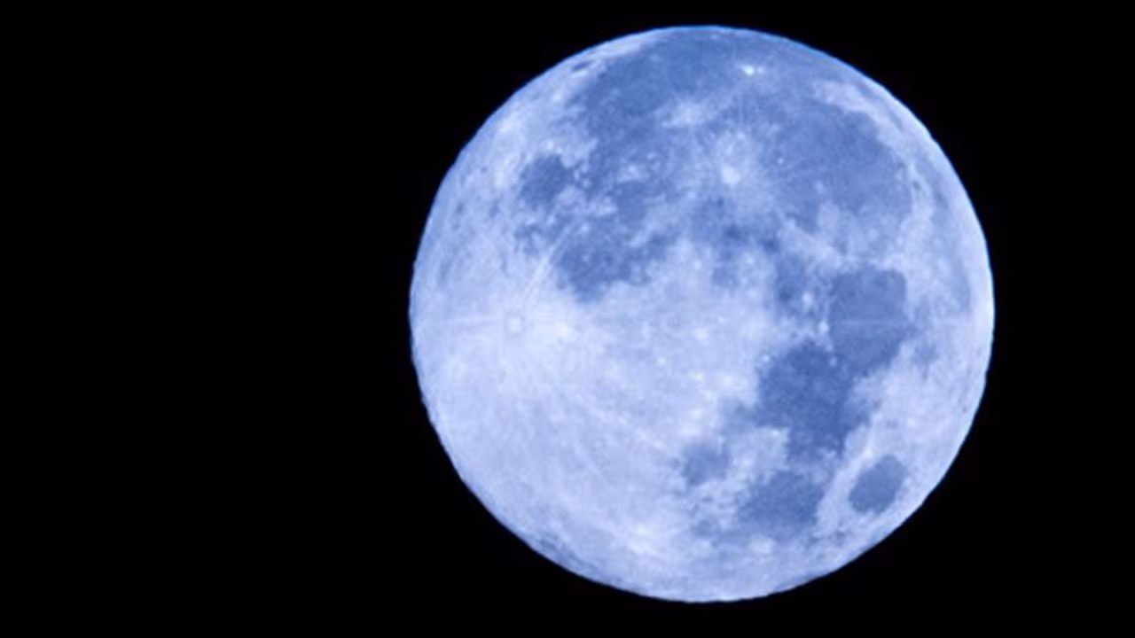 இன்று இரவு பூமிக்கு மிக அருகில் வரும் நீல நிலா! ஆகஸ்ட் மாதம் இரண்டு முறை தோன்றும் 'சூப்பர் மூன்'! இன்று இரவு பூமிக்கு மிக அருகில் வரும் நீல நிலா! ஆகஸ்ட் மாதம் இரண்டு முறை தோன்றும் 'சூப்பர் மூன்'!