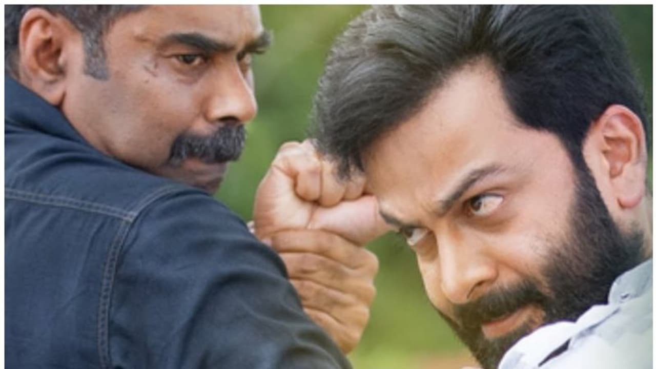 വിവാഹാലോചന മുടക്കി, 'അയ്യപ്പനും കോശിയും' സ്റ്റൈലില് ജെസിബി കൊണ്ട് പ്രതികാരവുമായി യുവാവ് വീഡിയോ വിവാഹാലോചന മുടക്കി, 'അയ്യപ്പനും കോശിയും' സ്റ്റൈലില് ജെസിബി കൊണ്ട് പ്രതികാരവുമായി യുവാവ് വീഡിയോ