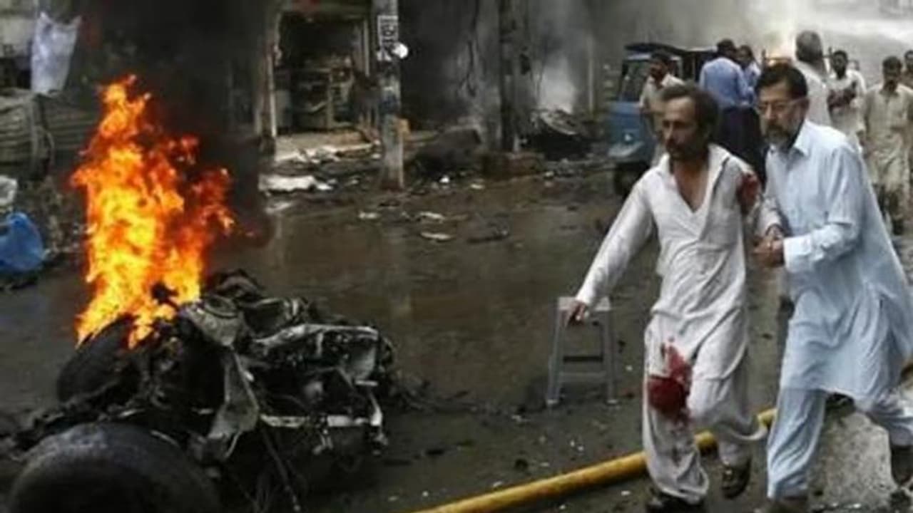 ஆப்கனில் பயங்கரம்…. தொழுகையில் பங்கேற்ற 100 பேர் உடல் சிதறி பலியான சோகம்.... முழு விவரம்..! ஆப்கனில் பயங்கரம்…. தொழுகையில் பங்கேற்ற 100 பேர் உடல் சிதறி பலியான சோகம்.... முழு விவரம்..!