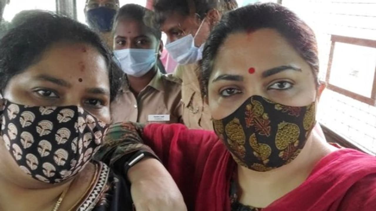 হিন্দু মহিলাদের উদ্দেশ্য অশালীন মন্তব্য, প্রতিবাদ জানিয়ে গ্রেফতার বিজেপি নেত্রী খুসবু হিন্দু মহিলাদের উদ্দেশ্য অশালীন মন্তব্য, প্রতিবাদ জানিয়ে গ্রেফতার বিজেপি নেত্রী খুসবু