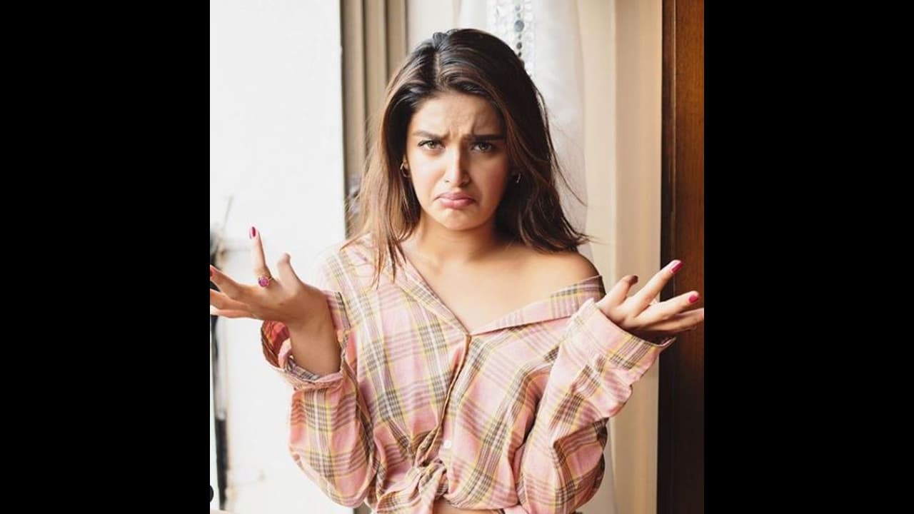 బాత్ రూమ్ కి కూడా ఒంటరిగా వదలడం లేదు బాత్ రూమ్ కి కూడా ఒంటరిగా వదలడం లేదు