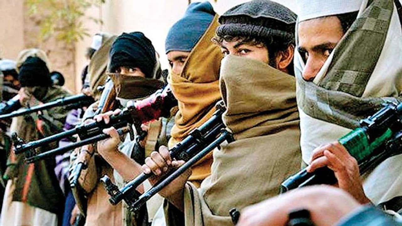 15 ಬಾಂಗ್ಲಾ ಉಗ್ರರು ದೇಶಕ್ಕೆ ಪ್ರವೇಶ: ಆತಂಕ! 15 ಬಾಂಗ್ಲಾ ಉಗ್ರರು ದೇಶಕ್ಕೆ ಪ್ರವೇಶ: ಆತಂಕ!