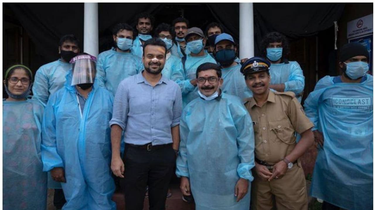 'ബ്ലു ബ്രിഗേഡ്; 'നിഴല്' കൊവിഡ് പ്രോട്ടോക്കോളിലെന്ന് ചാക്കോച്ചൻ! 'ബ്ലു ബ്രിഗേഡ്; 'നിഴല്' കൊവിഡ് പ്രോട്ടോക്കോളിലെന്ന് ചാക്കോച്ചൻ!