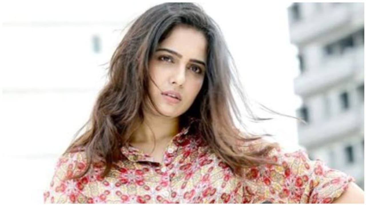 బుల్లి తెర నటిపై ప్రేమోన్మాది దాడి.. కంగనా సపోర్ట్ కోరిన తార.. బుల్లి తెర నటిపై ప్రేమోన్మాది దాడి.. కంగనా సపోర్ట్ కోరిన తార..