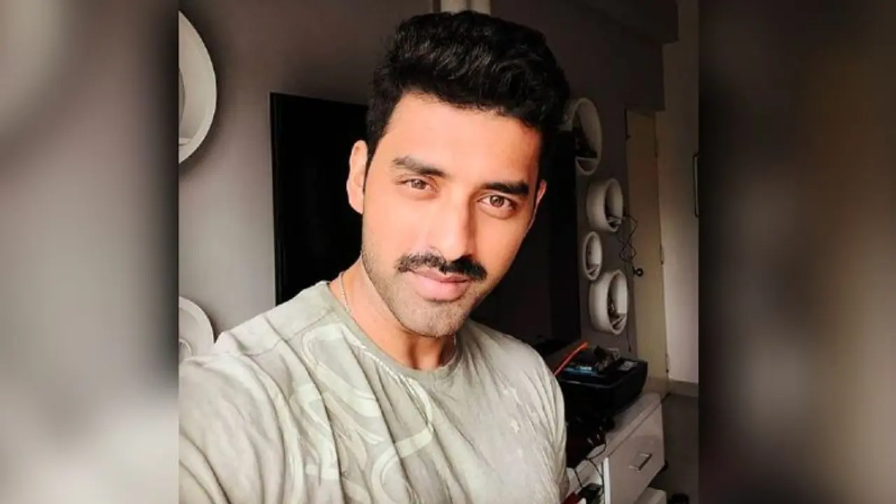 জিমের মধ্যেই অঙ্কুশের উপর 'অত্যাচার', সোশ্যাল মিডিয়ায় ভাইরাল হল ভিডিও জিমের মধ্যেই অঙ্কুশের উপর 'অত্যাচার', সোশ্যাল মিডিয়ায় ভাইরাল হল ভিডিও