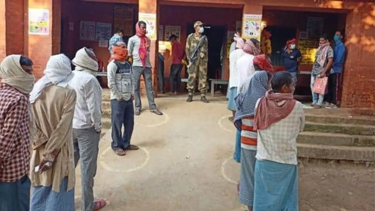 बिहार चुनावः 71 सीटों पर पहले चरण में 54.1 प्रतिशत मतदान, सभी दलों ने इतनी सीट जीतने का किया है दावा बिहार चुनावः 71 सीटों पर पहले चरण में 54.1 प्रतिशत मतदान, सभी दलों ने इतनी सीट जीतने का किया है दावा