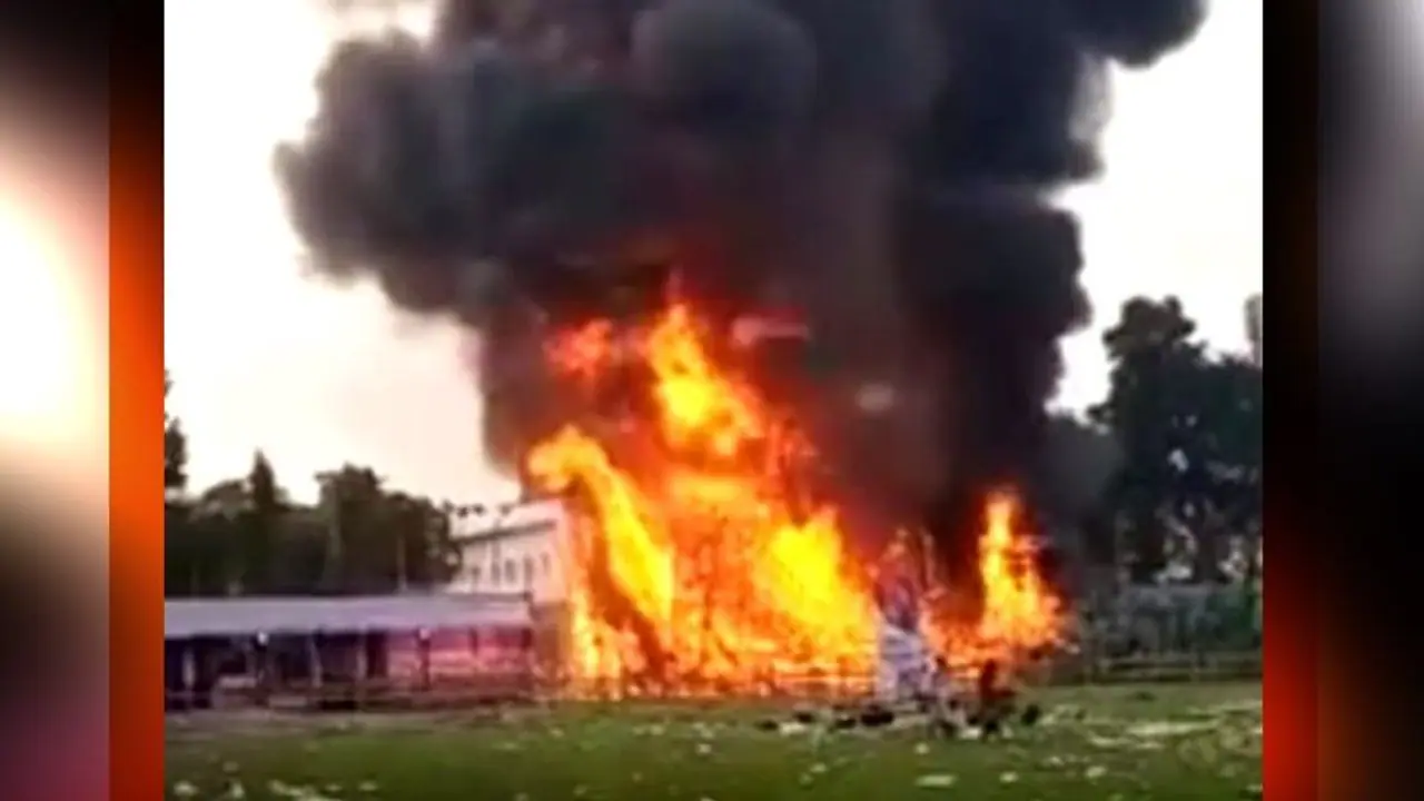 Massive fire broke out at Durga puja pandal in Kolkata