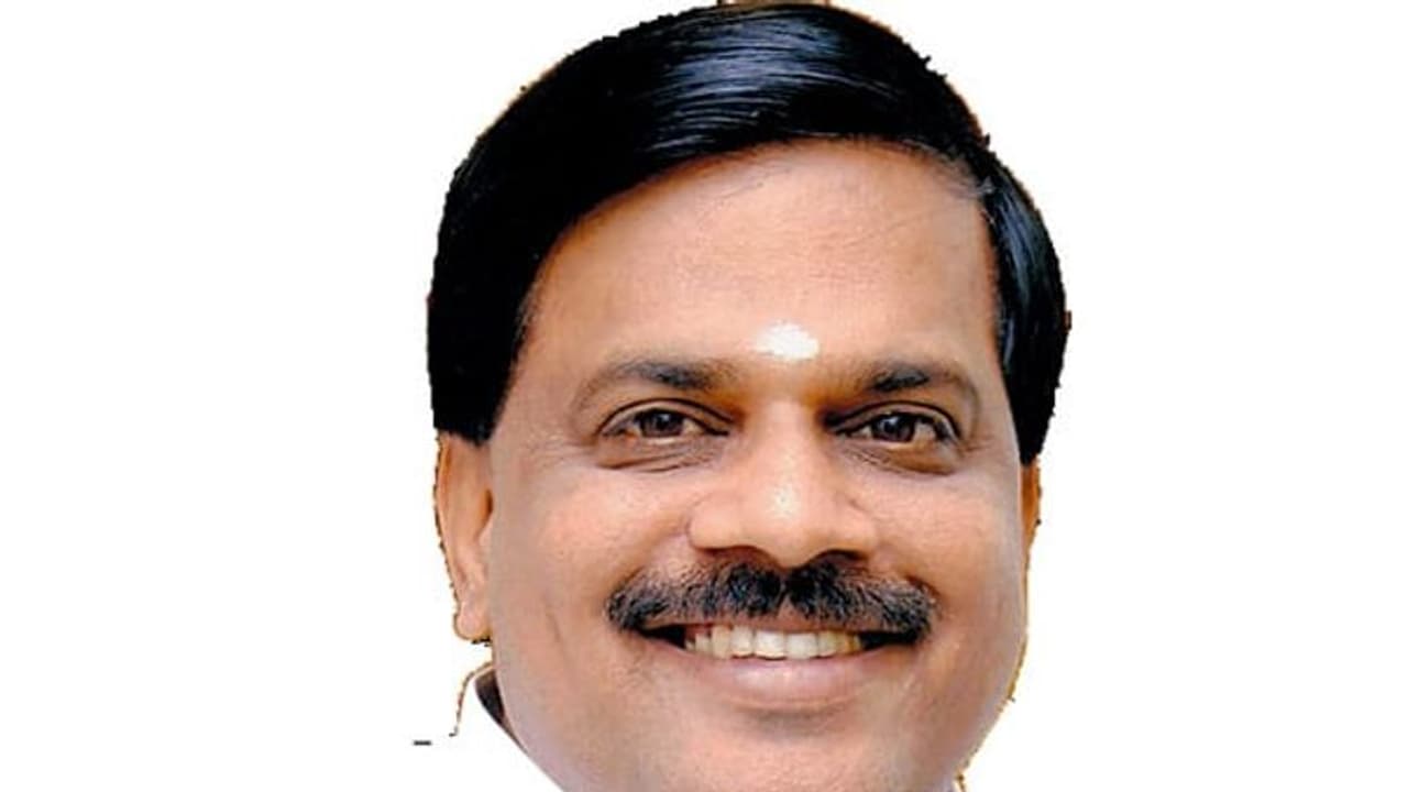 அழகிரிக்கு இந்த அவமானம் தேவையா..?? கிழித்து தொங்கவிட்ட தமிழக அரசின் டெல்லி சிறப்பு பிரதிநிதி. அழகிரிக்கு இந்த அவமானம் தேவையா..?? கிழித்து தொங்கவிட்ட தமிழக அரசின் டெல்லி சிறப்பு பிரதிநிதி.