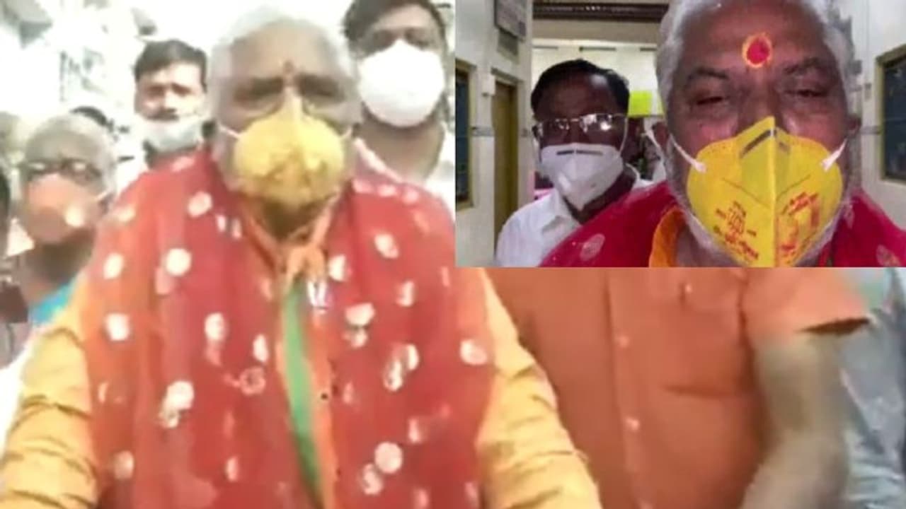 সাইকেলে করেই ভোট কেন্দ্রে বিহারের মন্ত্রী, উঠল নির্বাচনী বিধি লঙ্ঘনের অভিযোগ সাইকেলে করেই ভোট কেন্দ্রে বিহারের মন্ত্রী, উঠল নির্বাচনী বিধি লঙ্ঘনের অভিযোগ