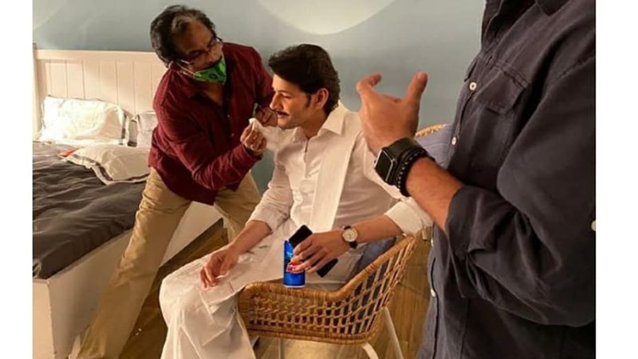 సినిమా పక్కన పెట్టి..యాడ్స్ మీద ఫోకస్ చేసిన మహేష్..కొత్త లుక్! సినిమా పక్కన పెట్టి..యాడ్స్ మీద ఫోకస్ చేసిన మహేష్..కొత్త లుక్!