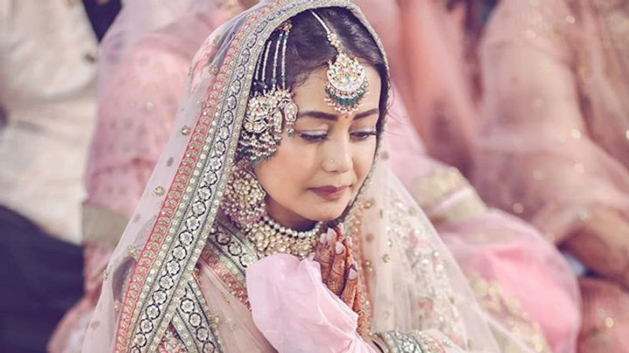 अनुष्का प्रियंका का लहंगा कॉपी करने के लिए ट्रोल हुई नेहा कक्कड़ ने अब दिया जवाब, कर दी सबकी बोलती बंद अनुष्का प्रियंका का लहंगा कॉपी करने के लिए ट्रोल हुई नेहा कक्कड़ ने अब दिया जवाब, कर दी सबकी बोलती बंद