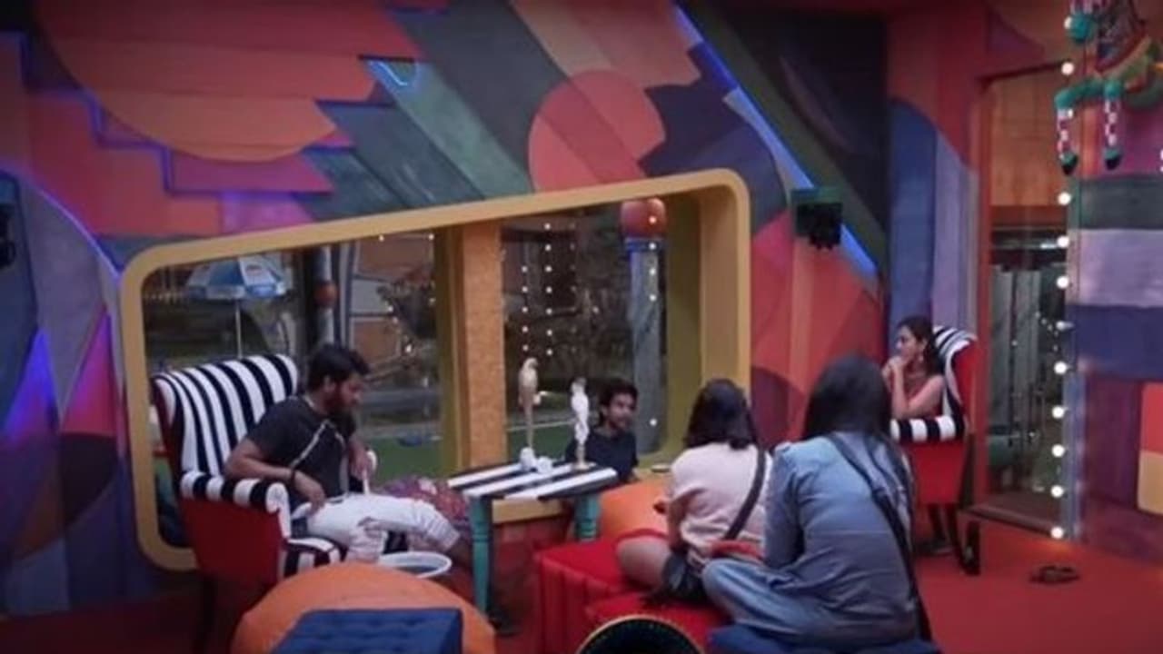 నేనేమైనా బేకార్గాన్నా.. హారికకి అభిజిత్ వార్నింగ్.. మోనాల్పై అమ్మా ఫైర్ నేనేమైనా బేకార్గాన్నా.. హారికకి అభిజిత్ వార్నింగ్.. మోనాల్పై అమ్మా ఫైర్