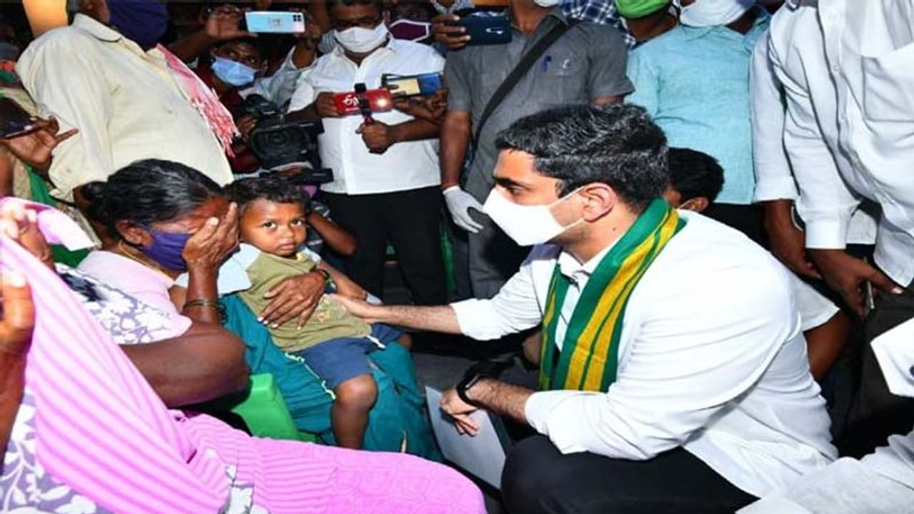 రోడ్డు ప్రమాదంలో 14మంది మృతి బాధాకరం: చంద్రబాబు, లోకేష్ దిగ్భ్రాంతి రోడ్డు ప్రమాదంలో 14మంది మృతి బాధాకరం: చంద్రబాబు, లోకేష్ దిగ్భ్రాంతి