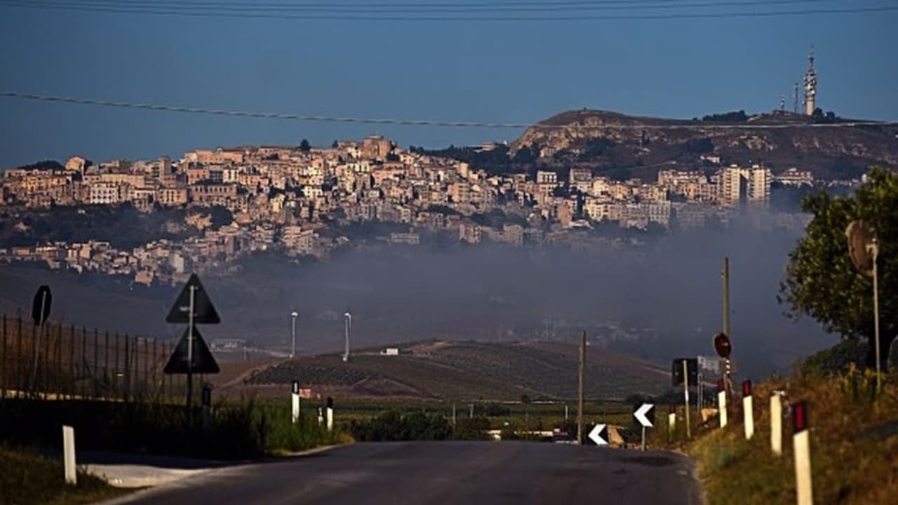 ছবির মতো ইউরোপিয় শহরে বাড়ি কিনতে চান, খরচ পড়বে মাত্র ৮৬ টাকা ছবির মতো ইউরোপিয় শহরে বাড়ি কিনতে চান, খরচ পড়বে মাত্র ৮৬ টাকা