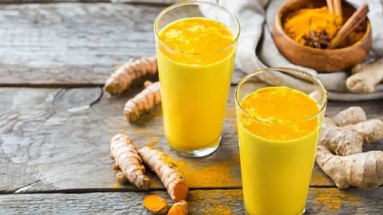 ഉറങ്ങുന്നതിന് മുമ്പ് മഞ്ഞൾ പാൽ കുടിക്കാം; ഗുണങ്ങളിതാണ്... ഉറങ്ങുന്നതിന് മുമ്പ് മഞ്ഞൾ പാൽ കുടിക്കാം; ഗുണങ്ങളിതാണ്...