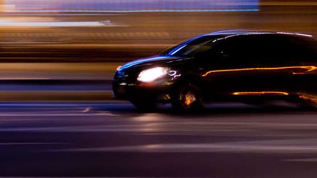 അമിതവേഗതയില്‍ പോകുന്ന കാര്‍ കണ്ടാല്‍ നിങ്ങള്‍ എന്താണ് ചിന്തിക്കാറ്?