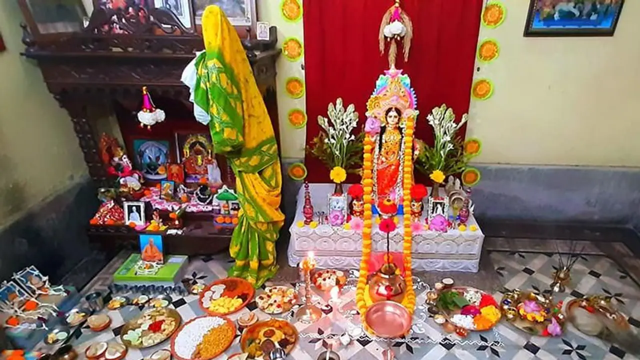 মা লক্ষ্মীর ভোগে থাক এই কয়টি বিশেষ পদ, জেনে নিন কীভাবে তুষ্ট করবেন দেবীকে 