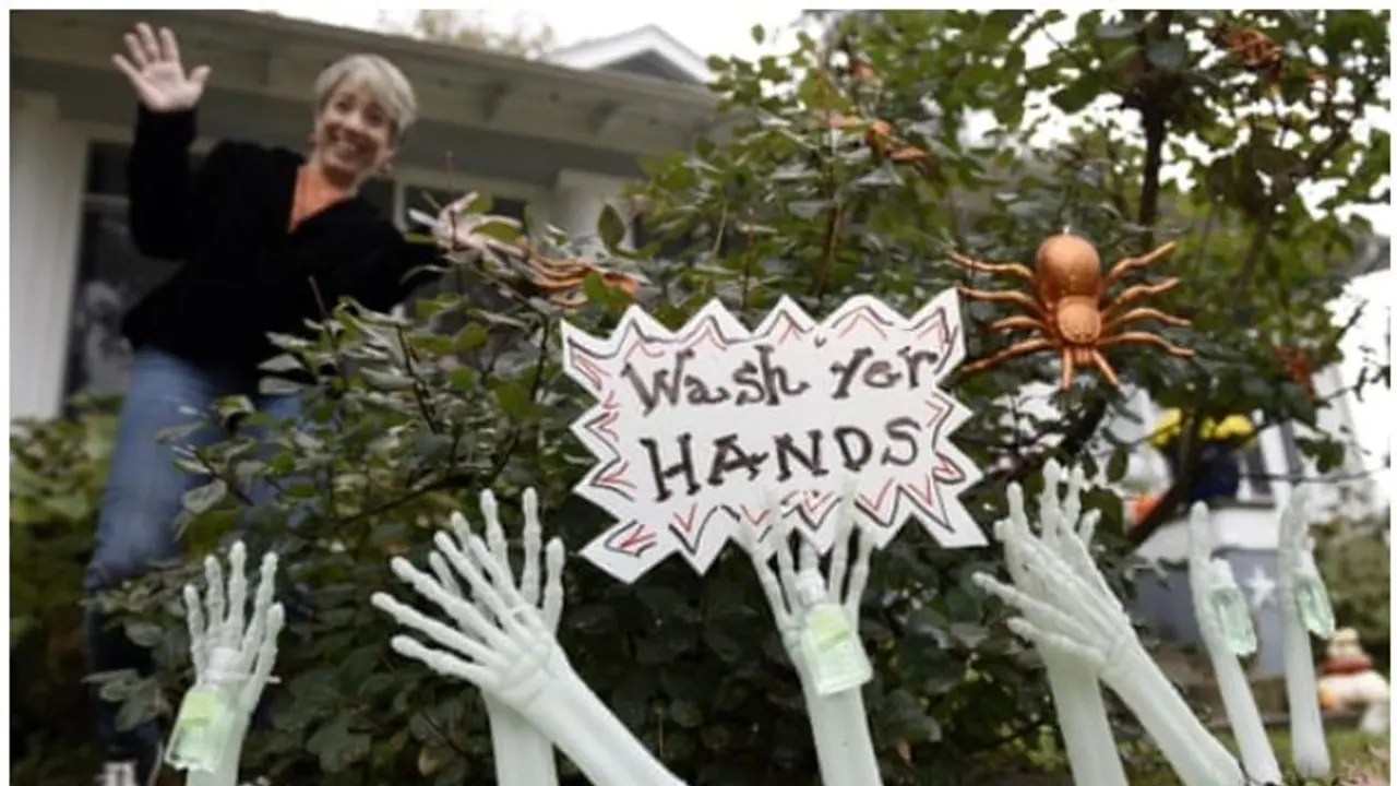 കൊവിഡിലും തെരഞ്ഞെടുപ്പിലും മുങ്ങി ഹാലോവീന്‍, കോസ്റ്റ്യൂമിലും അടിമുടി മാറ്റം!