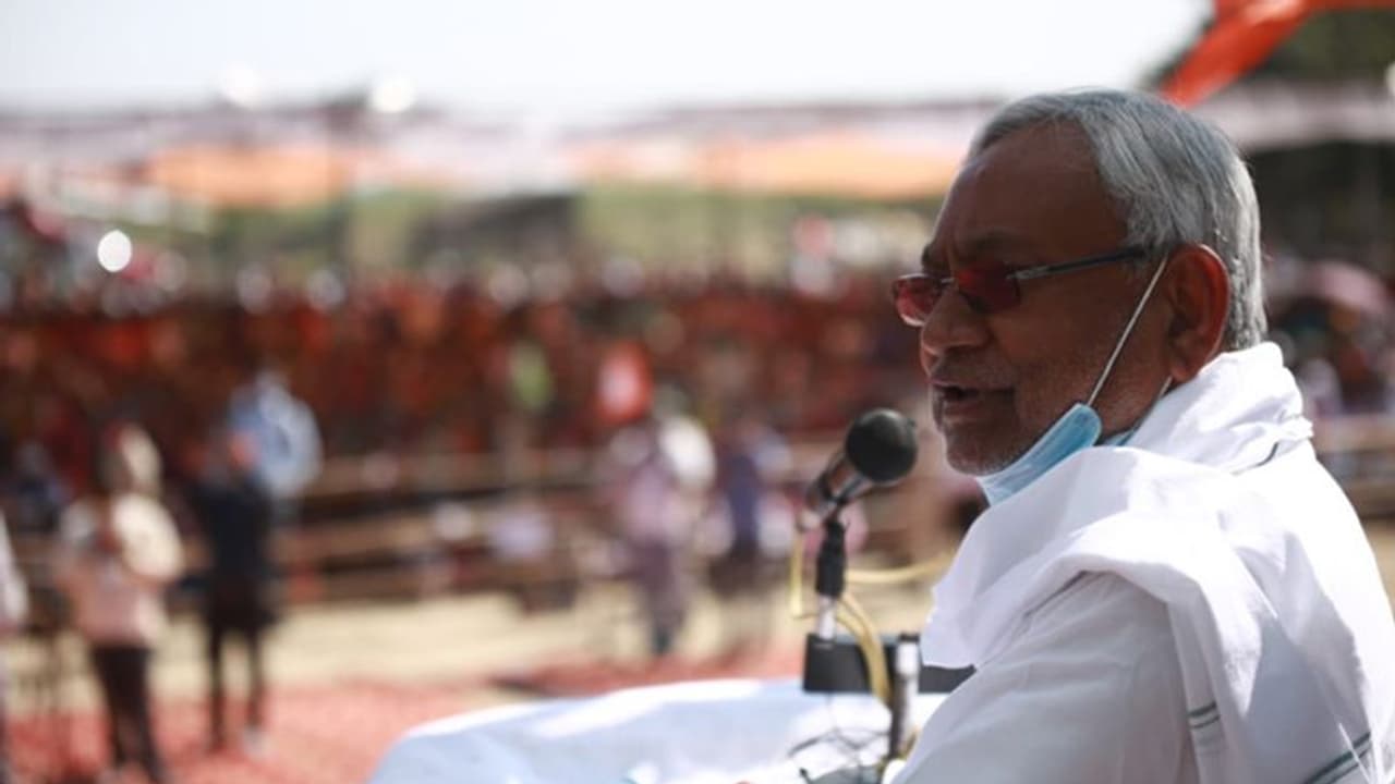 चंपारण में CM नीतीश का दावा 15 साल में 95 हजार नौकरियां देने वाले 10 लाख का वादा कर रहे, हमने दिए 6 लाख चंपारण में CM नीतीश का दावा 15 साल में 95 हजार नौकरियां देने वाले 10 लाख का वादा कर रहे, हमने दिए 6 लाख