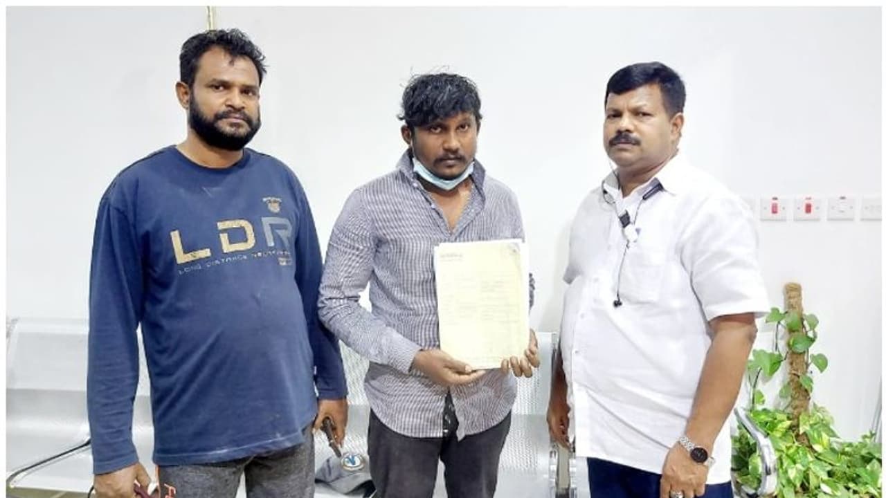 ലൈസൻസ് ഇല്ലാതെ വാഹനമോടിക്കാൻ നിർബന്ധിതനായ പ്രവാസി മലയാളി നിയമക്കുരുക്കിൽ ലൈസൻസ് ഇല്ലാതെ വാഹനമോടിക്കാൻ നിർബന്ധിതനായ പ്രവാസി മലയാളി നിയമക്കുരുക്കിൽ