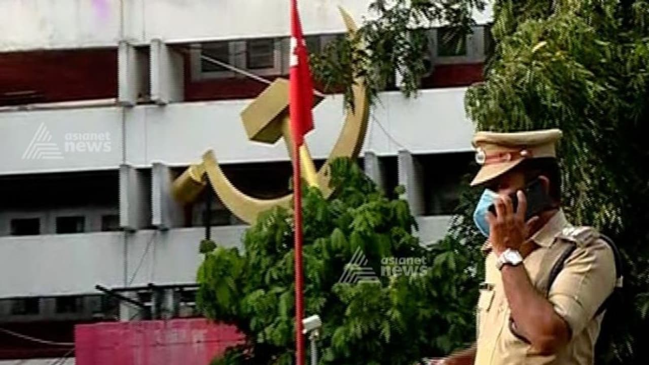 ബിനീഷ് കോടിയേരിയുടെ അറസ്റ്റ്: എകെജി സെന്ററിലേക്ക് പ്രതിഷേധത്തിന് സാധ്യത; സ്ഥലത്ത് വൻ പൊലീസ് സന്നാഹം ബിനീഷ് കോടിയേരിയുടെ അറസ്റ്റ്: എകെജി സെന്ററിലേക്ക് പ്രതിഷേധത്തിന് സാധ്യത; സ്ഥലത്ത് വൻ പൊലീസ് സന്നാഹം