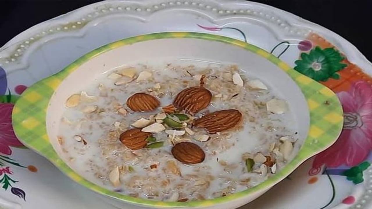 हजारों रुपए के प्री वर्कआउट ड्रिंक पर भारी है घर की बनी ये 1 कटोरी ओट्स, जिम में नहीं होगी पावर की कमी हजारों रुपए के प्री वर्कआउट ड्रिंक पर भारी है घर की बनी ये 1 कटोरी ओट्स, जिम में नहीं होगी पावर की कमी