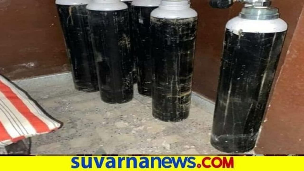 ದುಪ್ಪಟ್ಟು ಬೆಲೆಗೆ ಆಕ್ಸಿಜನ್ ಸಿಲಿಂಡರ್ ಮಾರಾಟ ದುಪ್ಪಟ್ಟು ಬೆಲೆಗೆ ಆಕ್ಸಿಜನ್ ಸಿಲಿಂಡರ್ ಮಾರಾಟ