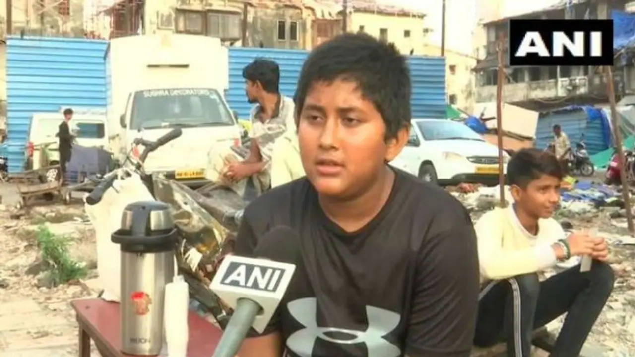 অতিমারি তে কাজ গিয়েছে মা এর, সংসারের হাল ধরতে এখন চা ওয়ালা সুভান অতিমারি তে কাজ গিয়েছে মা এর, সংসারের হাল ধরতে এখন চা ওয়ালা সুভান