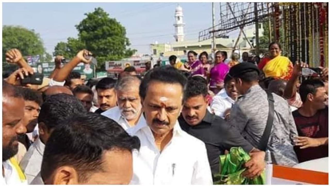 திருநீறை அவமதித்த ஸ்டாலின்.. டால்கம்பவுடர் போல பயன்படுத்தியதாக அண்ணாமலை விமர்சனம்..! திருநீறை அவமதித்த ஸ்டாலின்.. டால்கம்பவுடர் போல பயன்படுத்தியதாக அண்ணாமலை விமர்சனம்..!