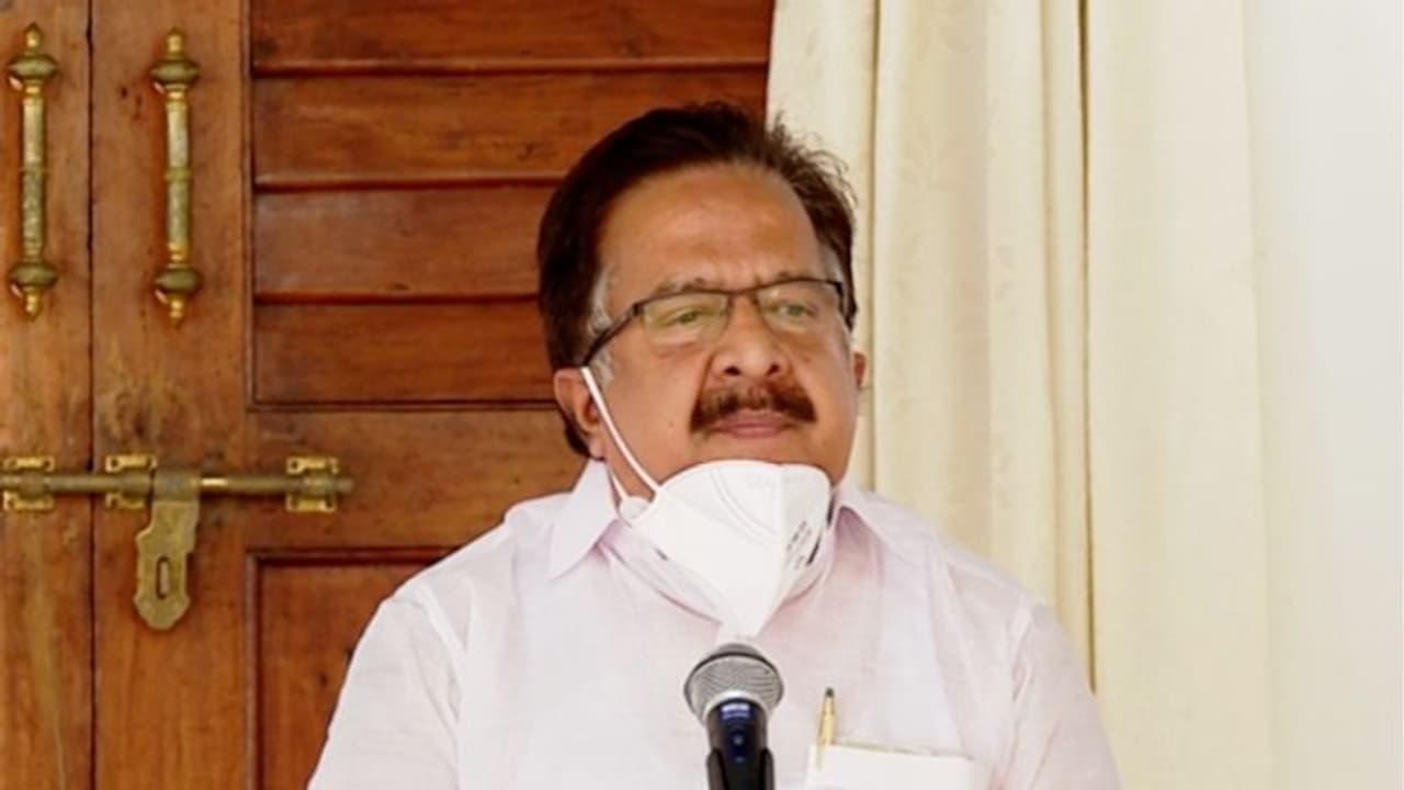 സ്വർണക്കടത്ത്, അഴിമതി കേസുകൾ അട്ടിമറിക്കാനുള്ള സർക്കാർ ശ്രമവും കേന്ദ്ര ഏജൻസികൾ അന്വേഷിക്കണം: ചെന്നിത്തല സ്വർണക്കടത്ത്, അഴിമതി കേസുകൾ അട്ടിമറിക്കാനുള്ള സർക്കാർ ശ്രമവും കേന്ദ്ര ഏജൻസികൾ അന്വേഷിക്കണം: ചെന്നിത്തല