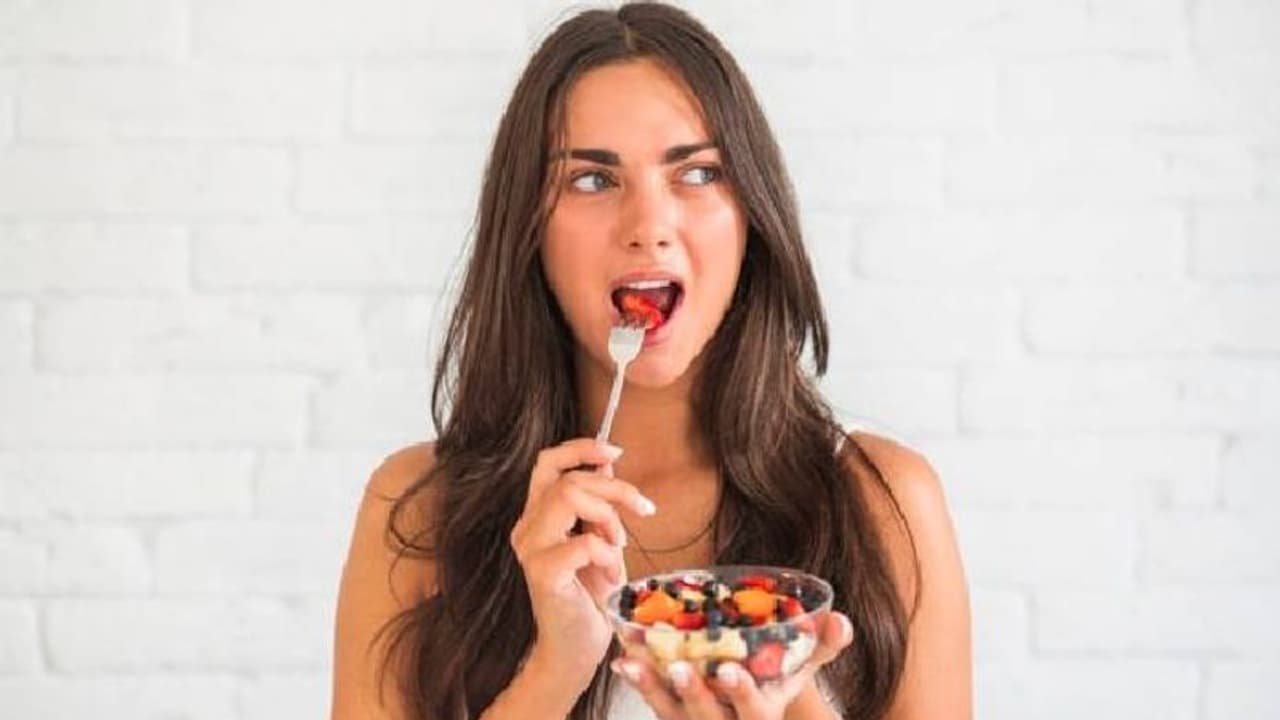 പ്രതിരോധശേഷി കൂട്ടാന് ഈ അഞ്ച് പഴങ്ങള് ഡയറ്റില് ഉള്പ്പെടുത്താം... പ്രതിരോധശേഷി കൂട്ടാന് ഈ അഞ്ച് പഴങ്ങള് ഡയറ്റില് ഉള്പ്പെടുത്താം...