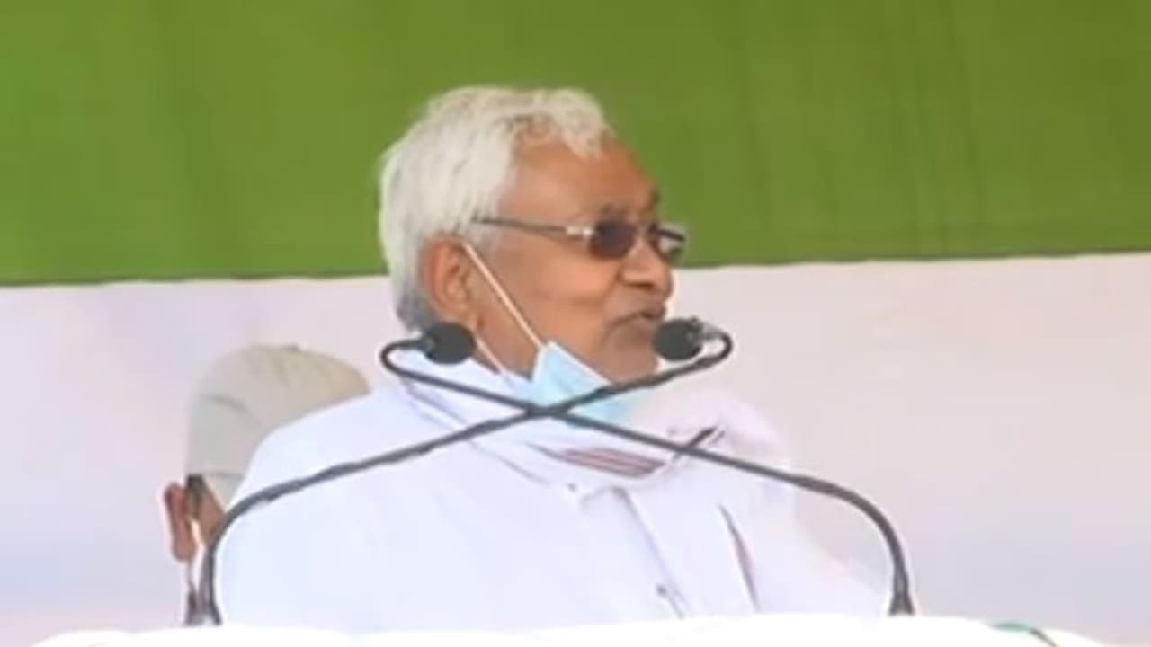 बिहार में नीतीश की बड़ी घोषणा गरीब स्टूडेंट क्रेडिट कार्ड पर 4 लाख का लोन नहीं लौटा पाएं तो कर देंगे माफ