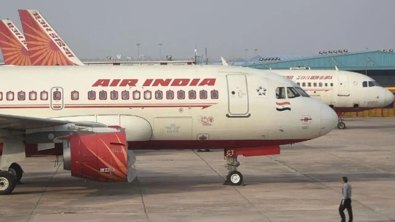 എയർ ഇന്ത്യയെ വാങ്ങാൻ കമ്പനിയിലെ ജീവനക്കാർ രംഗത്ത്, വിമാനക്കമ്പനിക്കായി ബിഡ് സമർപ്പിച്ചു എയർ ഇന്ത്യയെ വാങ്ങാൻ കമ്പനിയിലെ ജീവനക്കാർ രംഗത്ത്, വിമാനക്കമ്പനിക്കായി ബിഡ് സമർപ്പിച്ചു