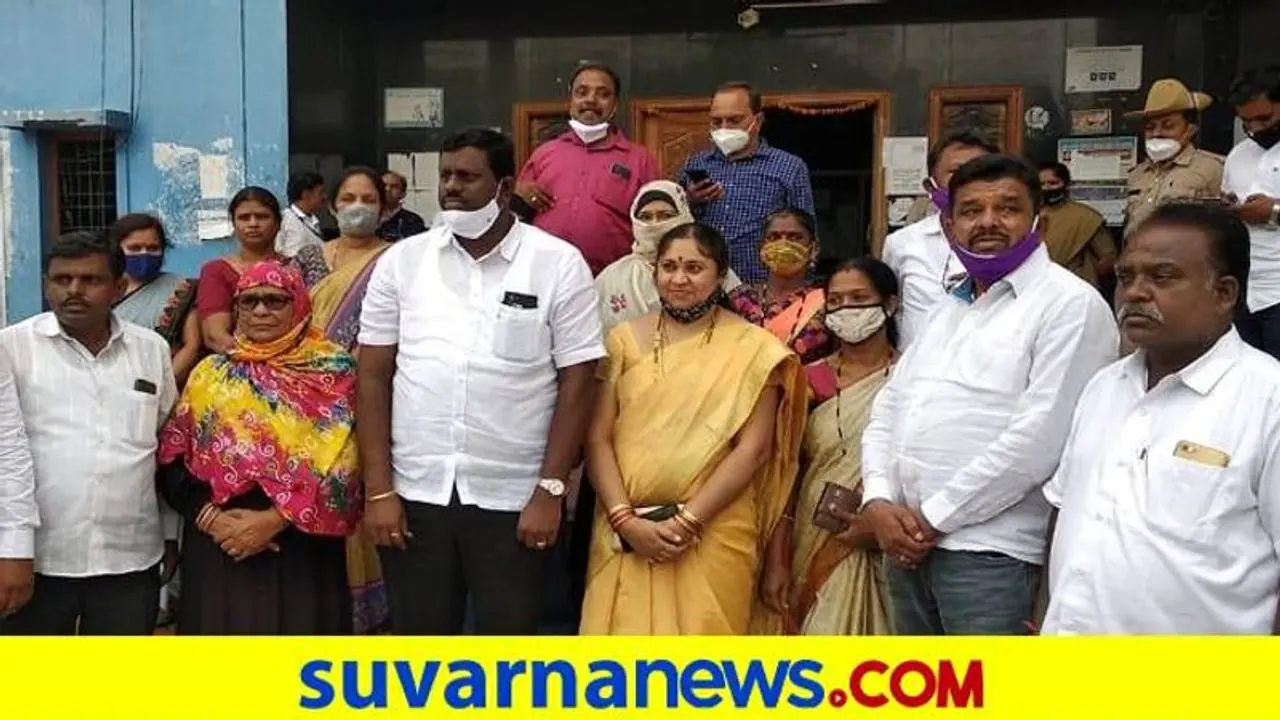 ಕೊಪ್ಪಳ ನಗರಸಭೆ ಅಧ್ಯಕ್ಷೆ, ಉಪಾಧ್ಯಕ್ಷರ ಆಯ್ಕೆಯಾದರೂ ಘೋಷಣೆ ಇಲ್ಲ ಕೊಪ್ಪಳ ನಗರಸಭೆ ಅಧ್ಯಕ್ಷೆ, ಉಪಾಧ್ಯಕ್ಷರ ಆಯ್ಕೆಯಾದರೂ ಘೋಷಣೆ ಇಲ್ಲ