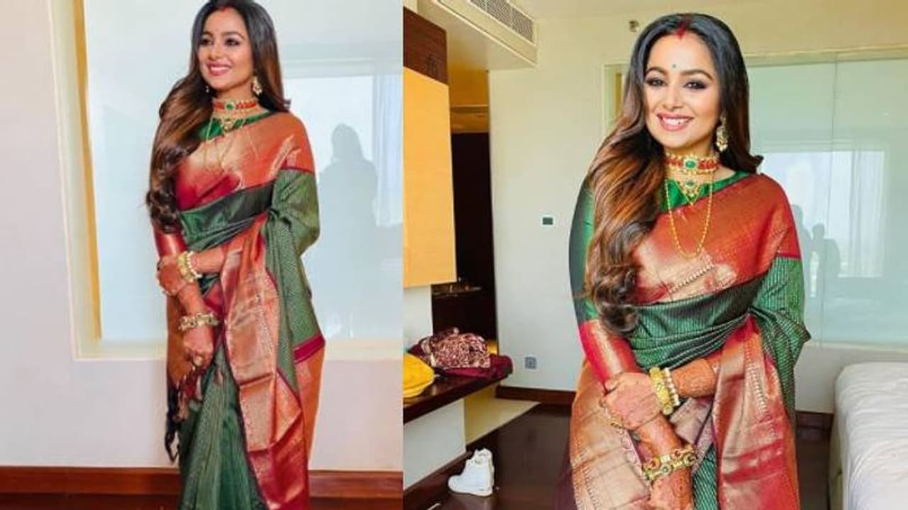 പച്ച പട്ടുസാരിയില്‍ മനോഹരി; വിവാഹ റിസപ്ഷനില്‍ തിളങ്ങി മൃദുല മുരളി