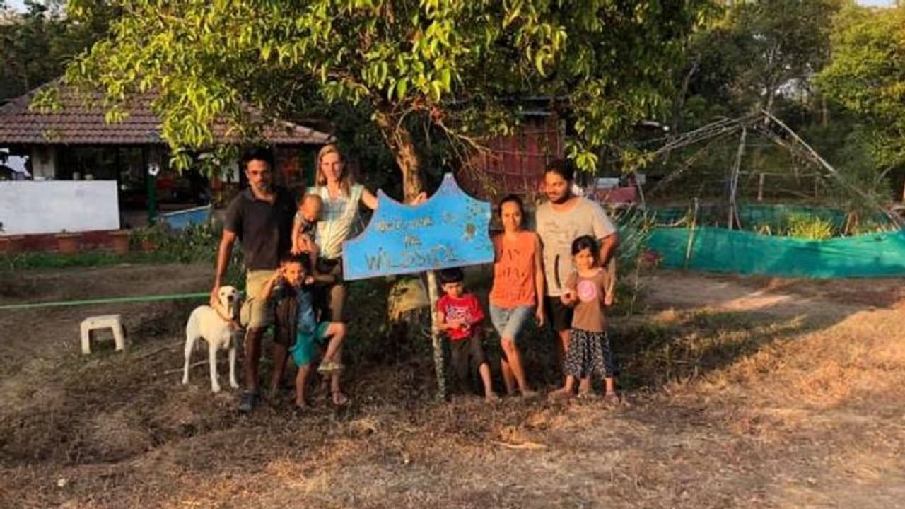 കാടിനകത്ത് വ്യത്യസ്‍തമായ ജീവിതം നയിച്ച് ഒരു കുടുംബം!