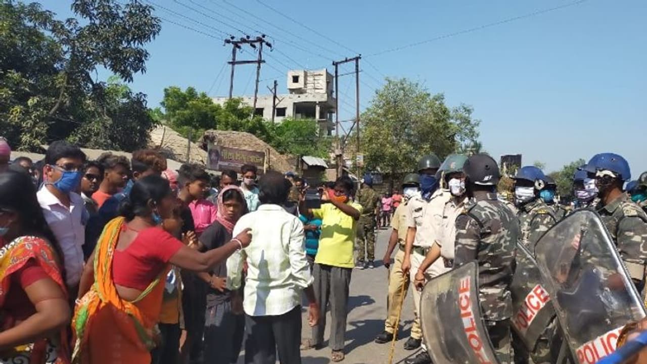 থানার লকআপে নাবালকের মৃত্যু, পুলিশের বিরুদ্ধে বিক্ষোভে রণক্ষেত্র মল্লারপুর