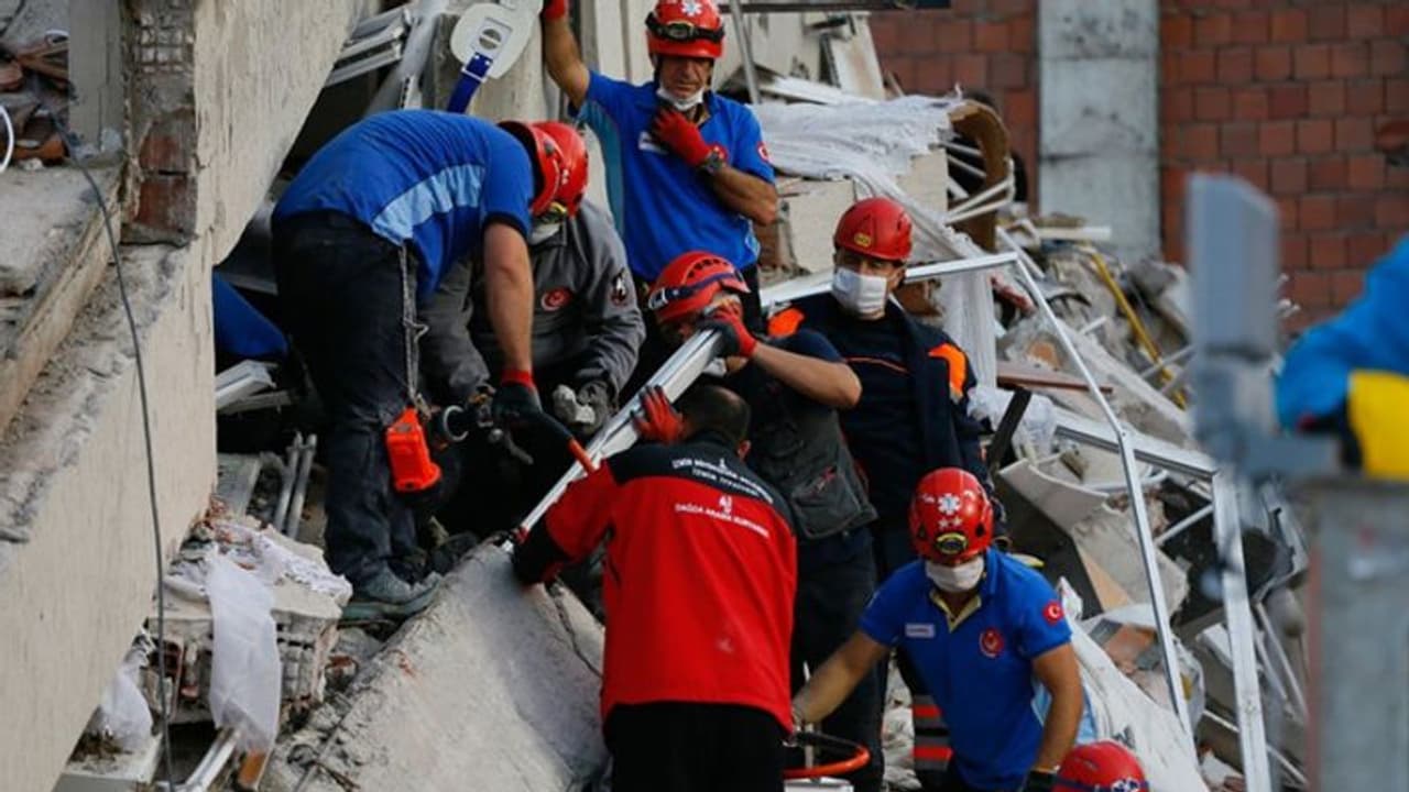 7.0 तीव्रता का भूकंप; तुर्की में 196 झटके महसूस किए गए, अब तक 22 लोगों की मौत; 700 से ज्यादा जख्मी 7.0 तीव्रता का भूकंप; तुर्की में 196 झटके महसूस किए गए, अब तक 22 लोगों की मौत; 700 से ज्यादा जख्मी