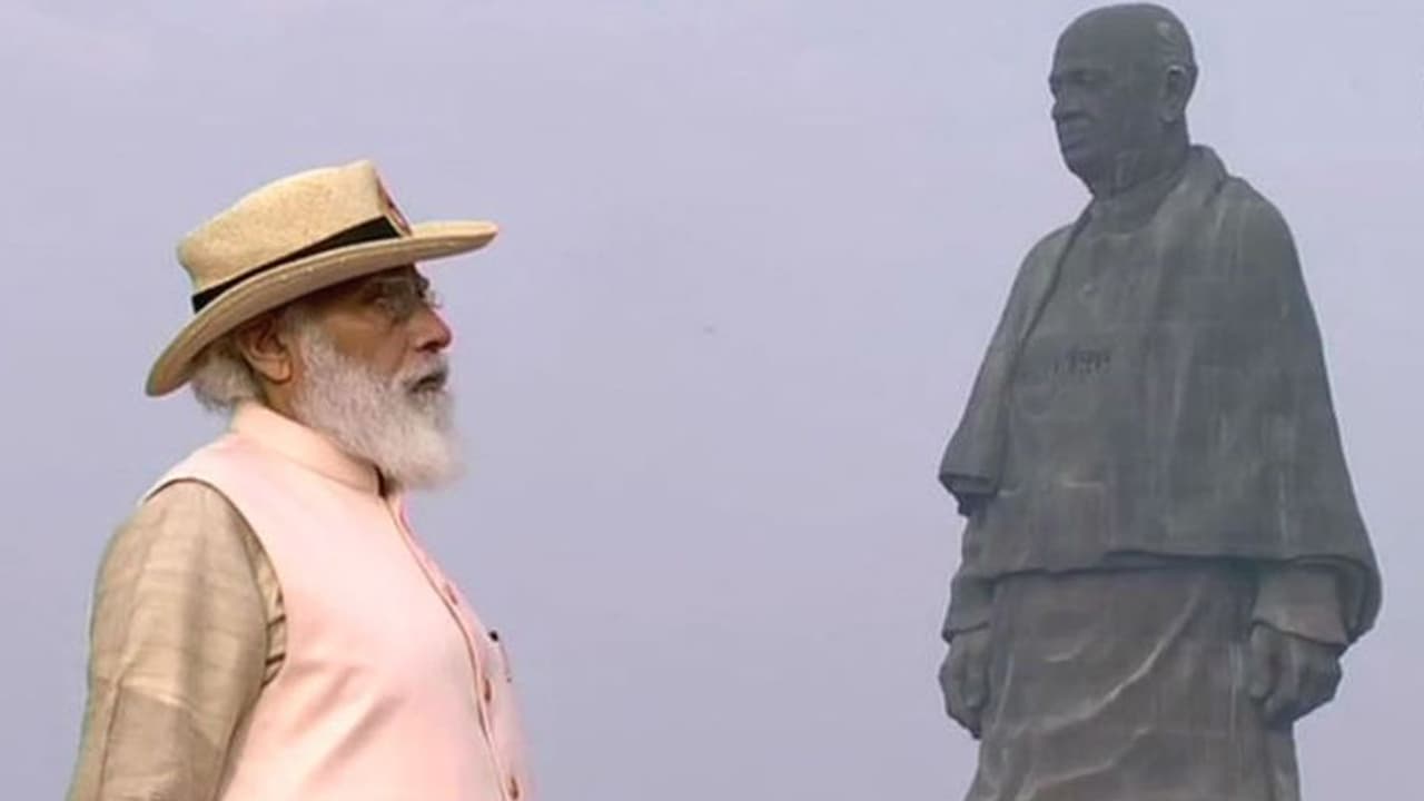 గుజరాత్లో 16 మంది భారతీయ ప్రముఖుల విగ్రహాలను ఆవిష్కరించనున్న ప్రధాని మోడీ గుజరాత్లో 16 మంది భారతీయ ప్రముఖుల విగ్రహాలను ఆవిష్కరించనున్న ప్రధాని మోడీ