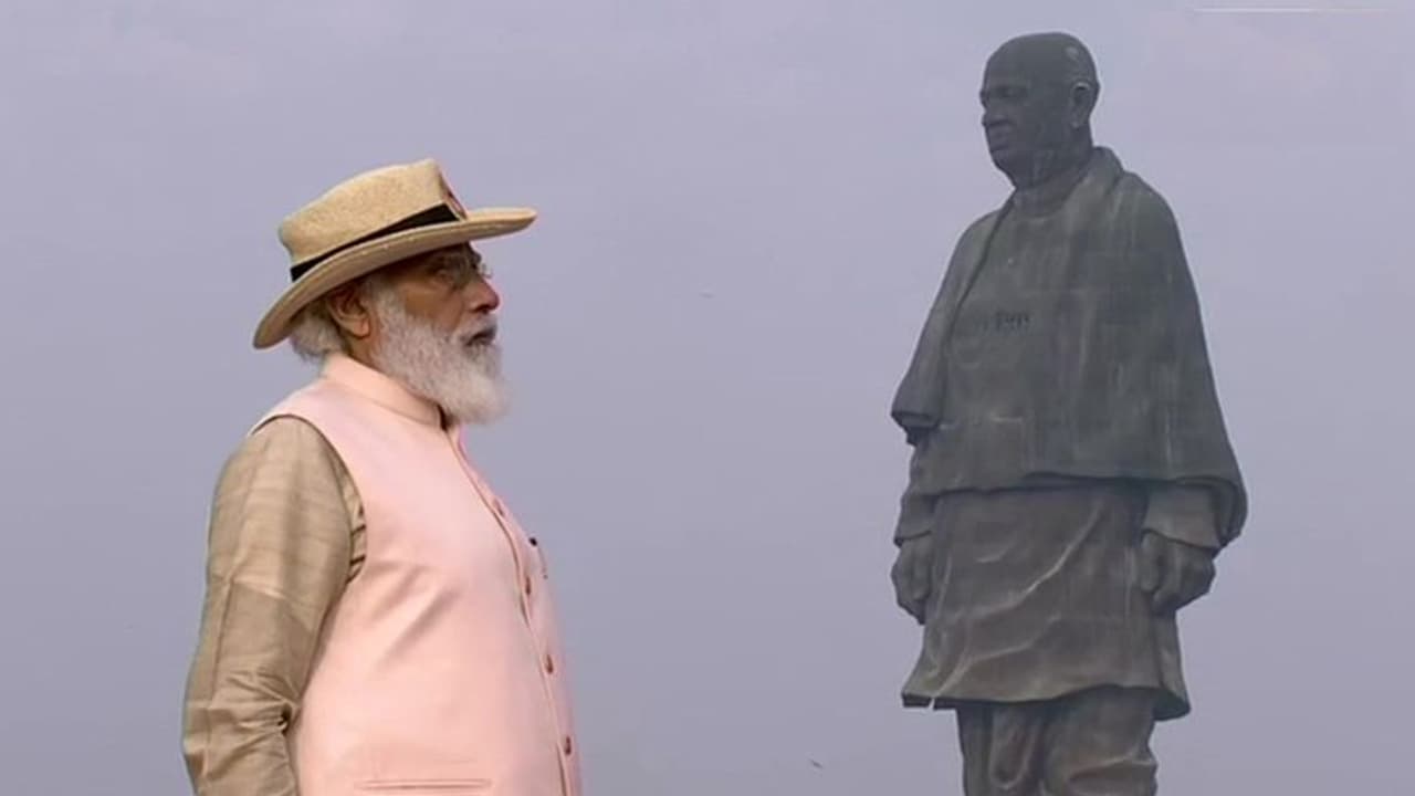 फ्रांस कार्टून विवाद पर पीएम मोदी ने कहा कुछ लोग आतंक के समर्थन में खुलकर आ गए हैं फ्रांस कार्टून विवाद पर पीएम मोदी ने कहा कुछ लोग आतंक के समर्थन में खुलकर आ गए हैं