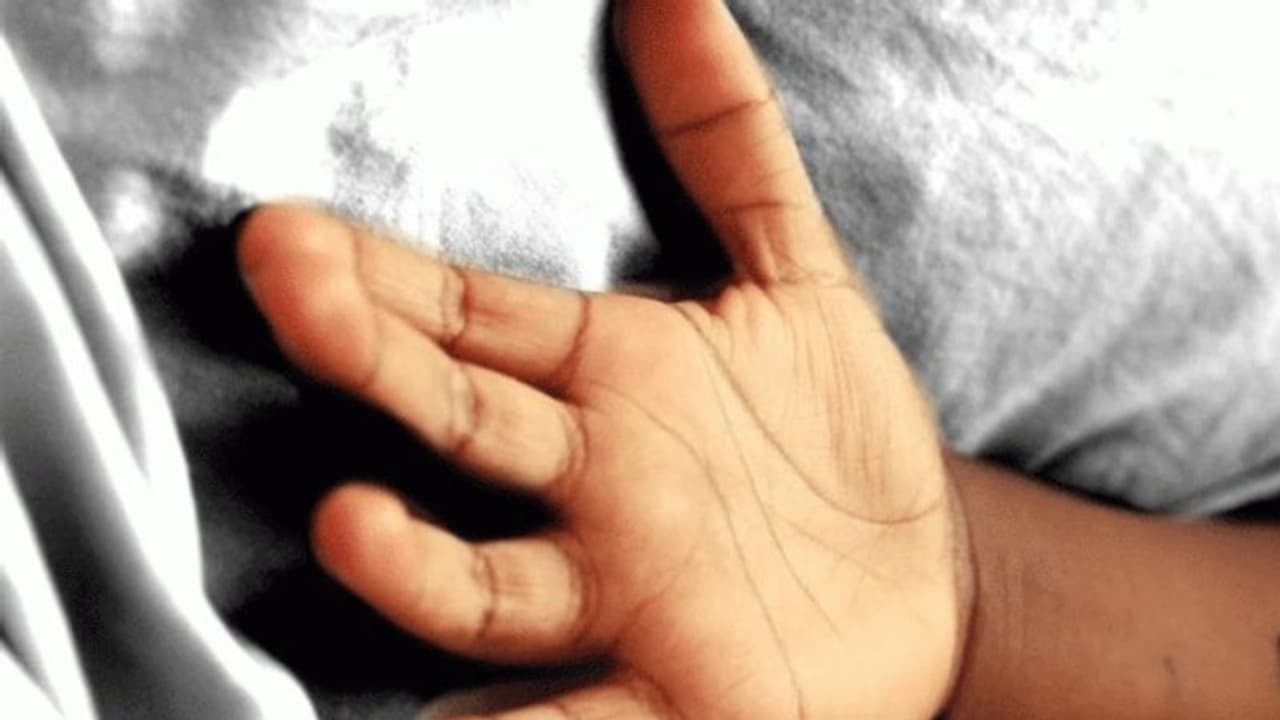 ഭക്ഷണം തൊണ്ടയിൽ കുടുങ്ങി; മലപ്പുറത്ത് ഒന്നര വയസുകാരന് ദാരുണാന്ത്യം ഭക്ഷണം തൊണ്ടയിൽ കുടുങ്ങി; മലപ്പുറത്ത് ഒന്നര വയസുകാരന് ദാരുണാന്ത്യം