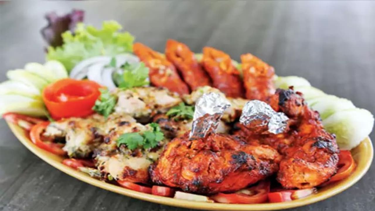 এবার আর আসল নয়, পরীক্ষাগারে তৈরি কৃত্রিম মুরগির মাংসে কামড় বসাবেন সিঙ্গাপুরবাসী