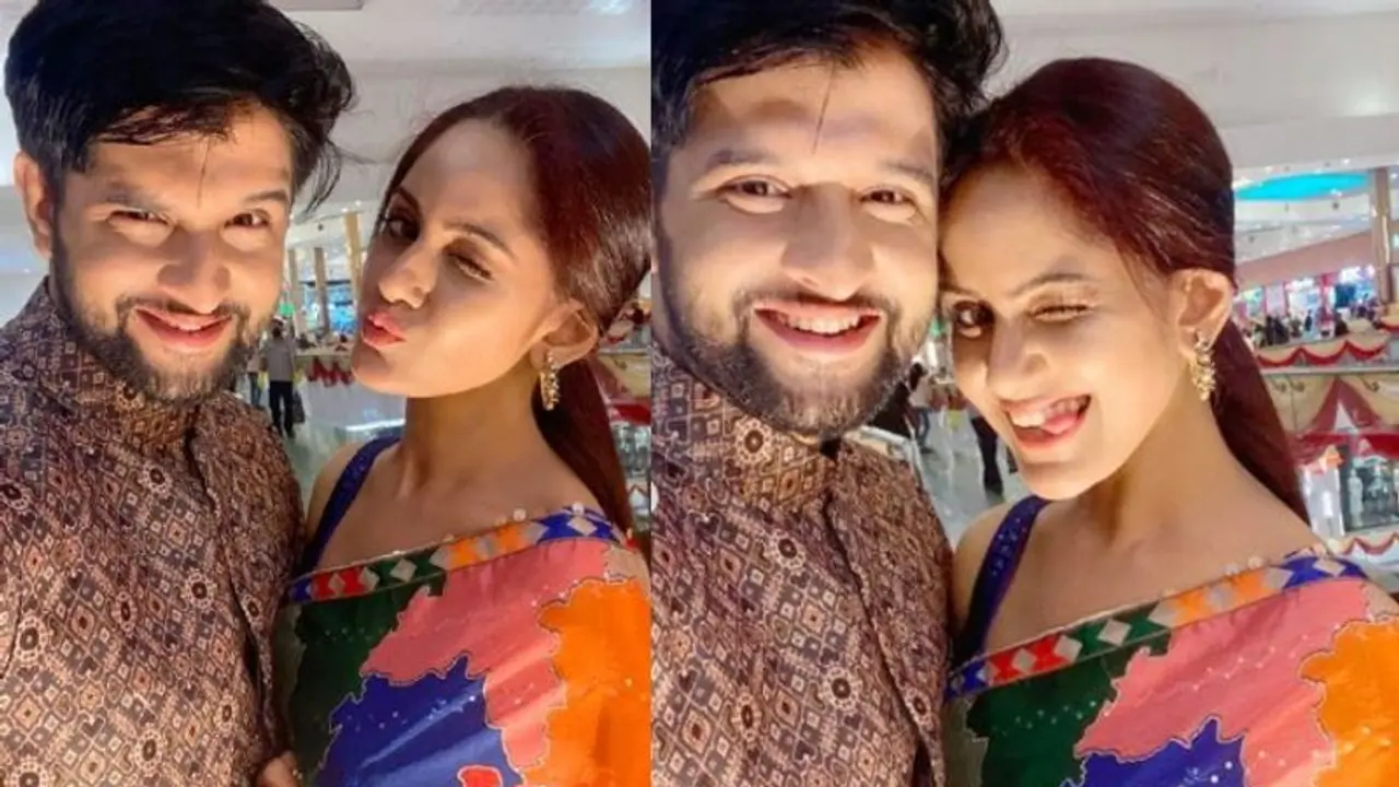 নীল তৃণার রুফটপ রোম্যান্স, প্রেমের বাতাসে নেটদুনিয়ায় ভাইরাল ঘনিষ্ঠ ভিডিও