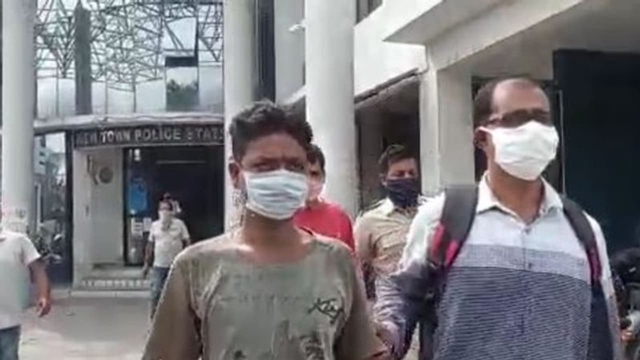 নিউটাউনে চোর ধরতে গেল পুলিশ, বেরোল ডাকাত নিউটাউনে চোর ধরতে গেল পুলিশ, বেরোল ডাকাত