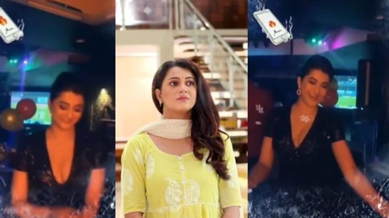 লো নেক পোশাকে 'এখানে আকাশ নীল'র হিয়া, উদ্দাম নাচে মত্ত অভিনেত্রী অনামিকা লো নেক পোশাকে 'এখানে আকাশ নীল'র হিয়া, উদ্দাম নাচে মত্ত অভিনেত্রী অনামিকা