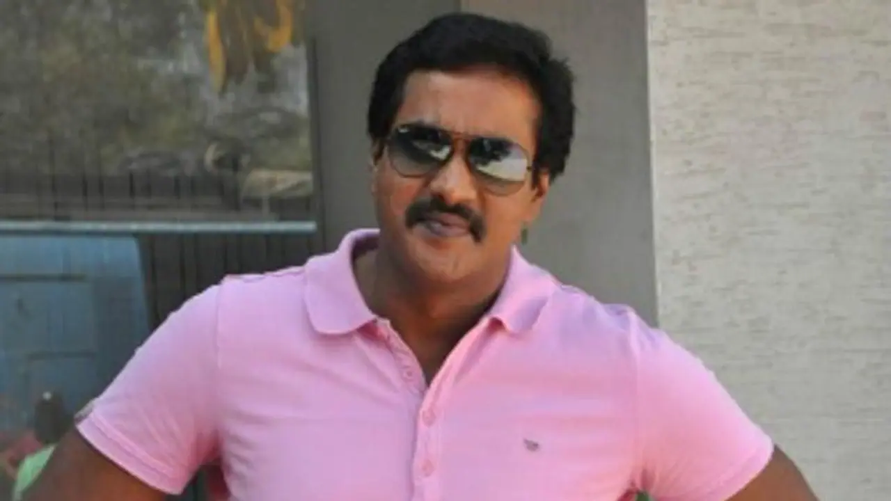 క్షురకుడి పాత్రలో సునీల్, బండ్ల గణేష్ తప్పుకున్నాడా?