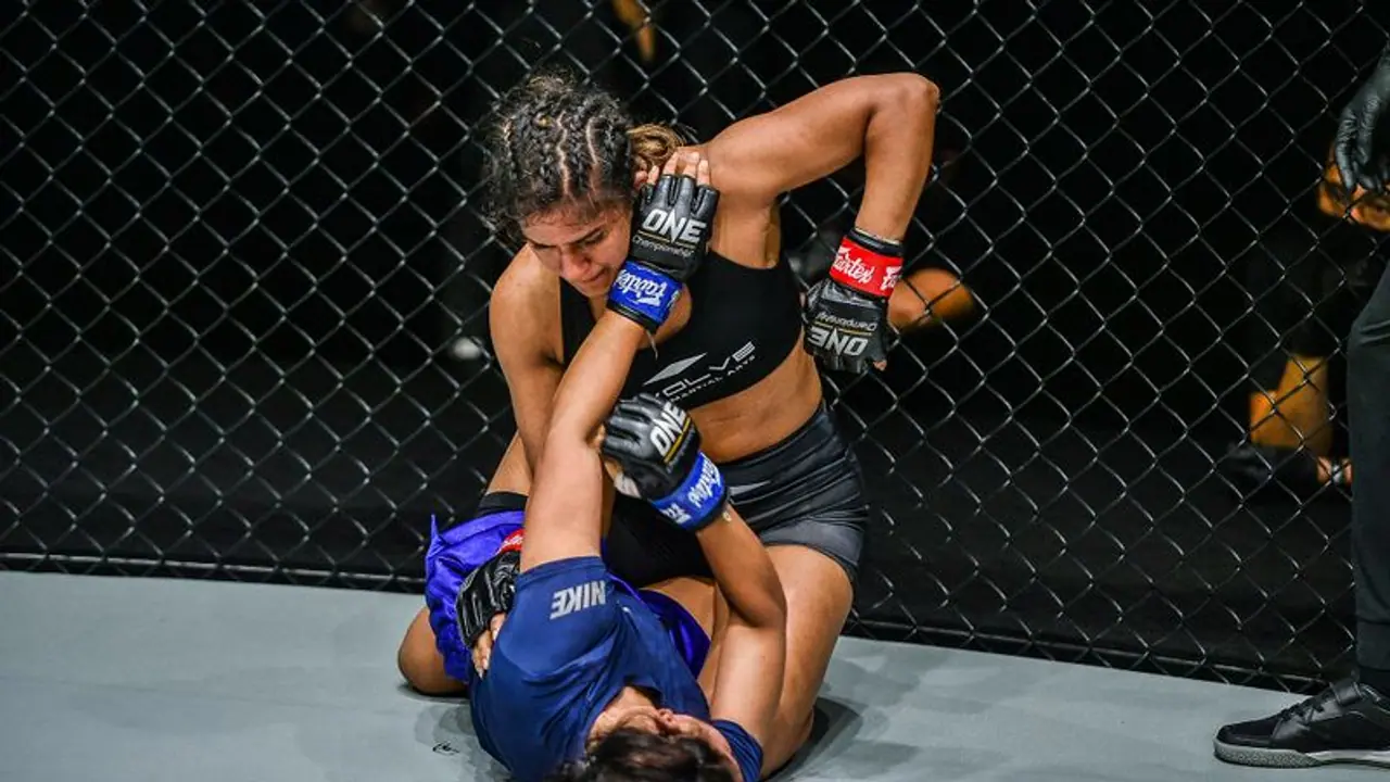 ONE CHAMPIONSHIP, BATTLEGROUND: Ritu Phogat downs Lin Heqin